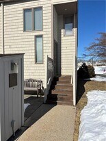 78 Windward Ln in Bristol, RI - Building Photo