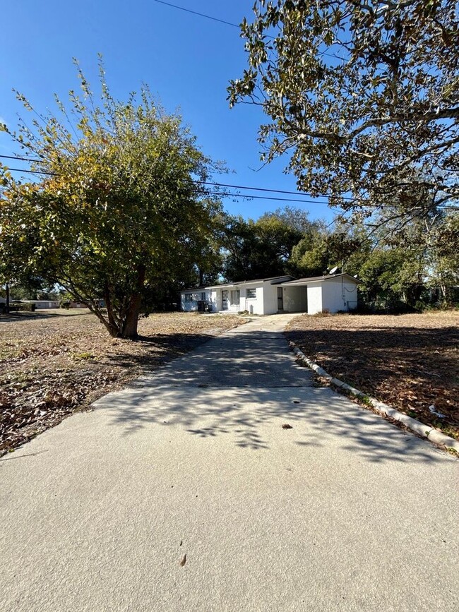 8139 Helston Dr in Jacksonville, FL - Building Photo - Building Photo