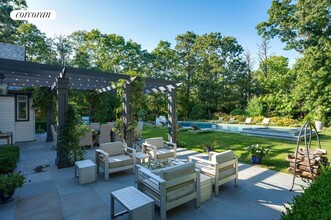 8 High Ridge Rd in East Hampton, NY - Building Photo - Building Photo
