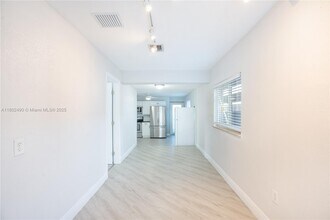 6695 SW 28th St in Miami, FL - Building Photo - Building Photo