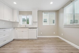 747 W 10th St in Los Angeles, CA - Building Photo - Building Photo