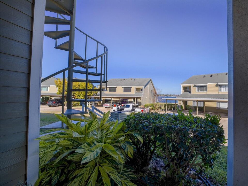 165 April Point Dr S in Montgomery, TX - Building Photo