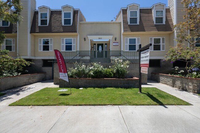 1611 S Bundy Dr in Los Angeles, CA - Building Photo - Interior Photo