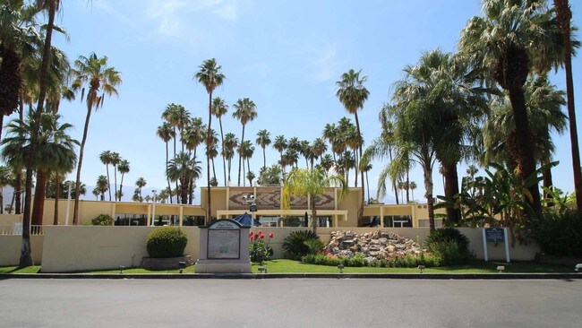 Royal Palms in Cathedral City, CA - Building Photo - Building Photo