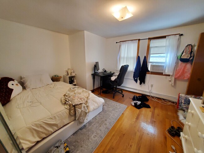 66 Brooks St, Unit 3 in Boston, MA - Building Photo - Building Photo