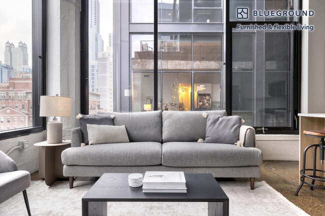 676 N La Salle Dr in Chicago, IL - Building Photo - Building Photo
