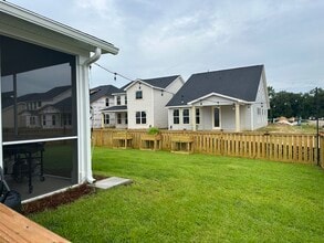 8669 Windsor Hill Blvd in North Charleston, SC - Foto de edificio - Building Photo