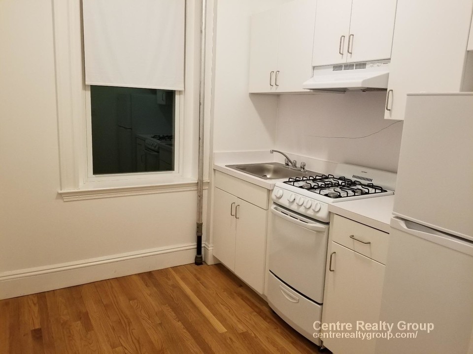 116 Warren St, Unit 10 in Boston, MA - Building Photo