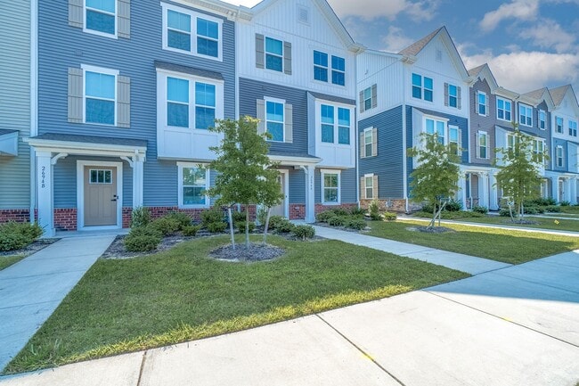 2694 Azalea Garden Rd in Norfolk, VA - Building Photo - Building Photo