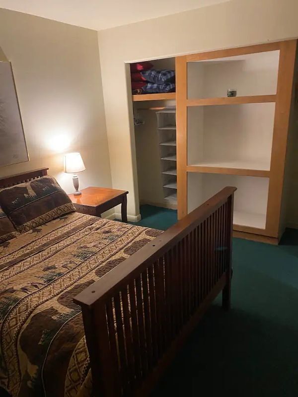 4921 Plum Ave in Mount Shasta, CA - Foto de edificio - Building Photo