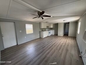 6137 Jammie Rd in Youngstown, FL - Building Photo - Building Photo