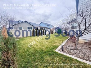 6059 N Silver Spruce Ave in Meridian, ID - Building Photo - Building Photo