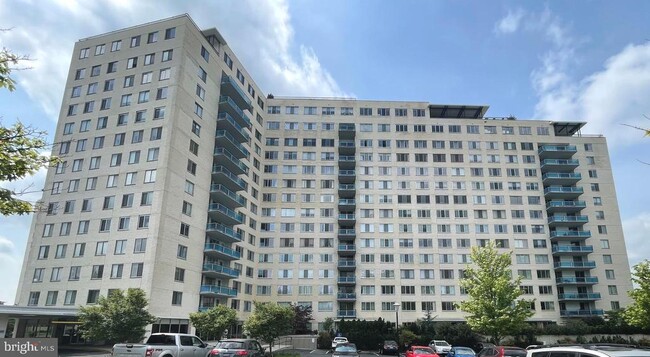 10500 Rockville Pike in Rockville, MD - Building Photo - Building Photo