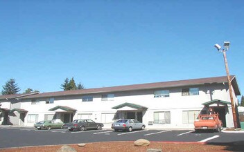 Oakwood Terrace Apartments in Washougal, WA - Building Photo - Building Photo