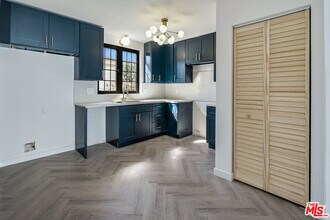7320 1/2 9th Ave in Los Angeles, CA - Building Photo - Building Photo