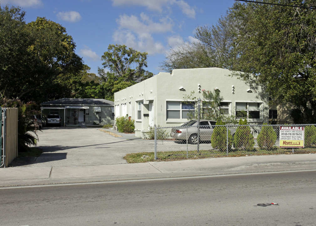 12906 NE 6th Ave in Miami, FL - Foto de edificio