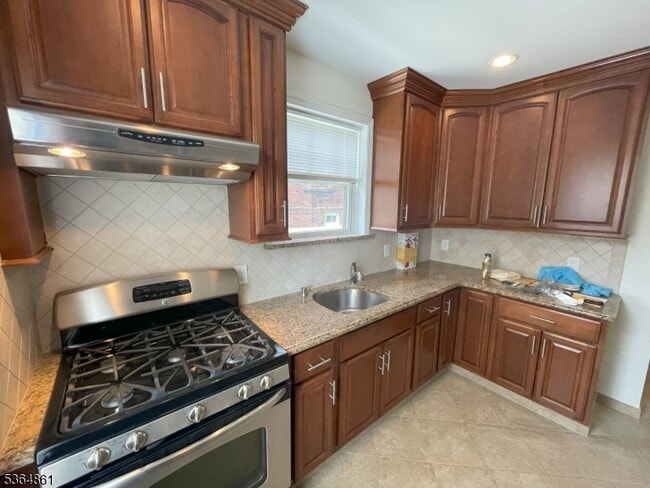 property at 460 Shannon Pl