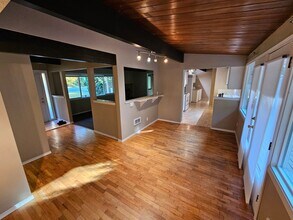 8827 116th Ave SE in Newcastle, WA - Building Photo - Building Photo