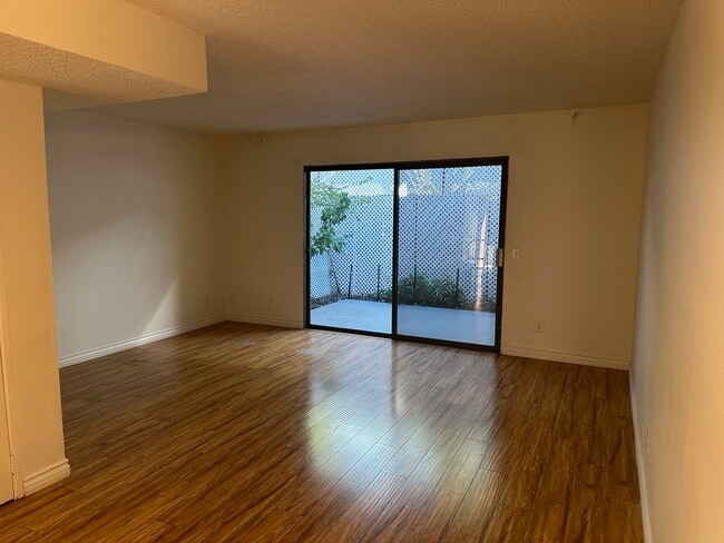 727 E Tujunga Ave in Burbank, CA - Building Photo - Building Photo