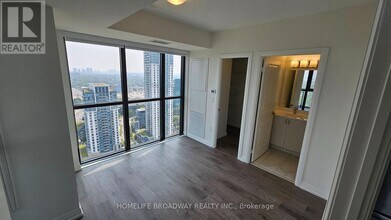 325 Yorkland Blvd in Toronto, ON - Building Photo - Building Photo