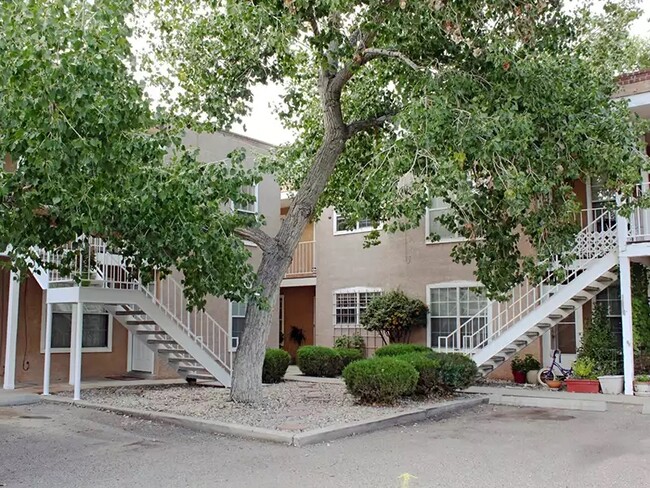 Q @ Bosque Trail in Albuquerque, NM - Foto de edificio - Building Photo