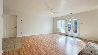 10431 Pagewood Dr in Dallas, TX - Building Photo - Building Photo