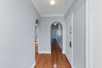 2344 W School St, Unit 2342-1 in Chicago, IL - Building Photo - Building Photo