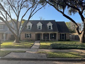 11821 Westmere Dr in Houston, TX - Building Photo