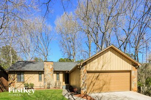 365 Sea Holly Cir in Roswell, GA - Building Photo