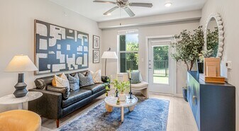 Creekside at Grand Prairie in Grand Prairie, TX - Building Photo