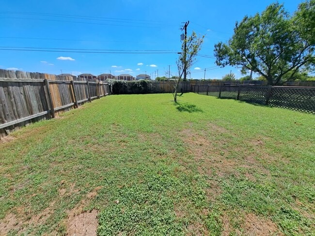 1112 Leslie Cir in Killeen, TX - Foto de edificio - Building Photo