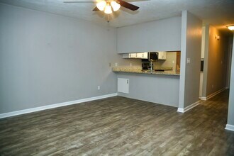 4889 Old Bainbridge Rd in Tallahassee, FL - Building Photo - Building Photo