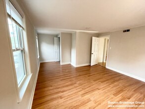 103 Buttonwood St, Unit 2 in Boston, MA - Building Photo - Building Photo