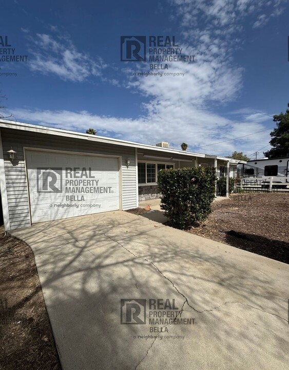 40680 Johnston Ave in Hemet, CA - Building Photo