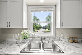 305 N Pleasant View St in Elmwood, IL - Building Photo - Building Photo
