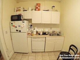 74 Egmont St, Unit 2 in Brookline, MA - Building Photo