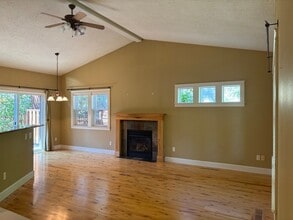 2553 NW Lemhi Pass Dr in Bend, OR - Building Photo - Building Photo