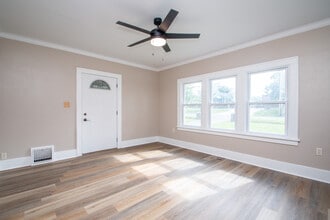 3415 N California Ave in Peoria, IL - Building Photo - Building Photo