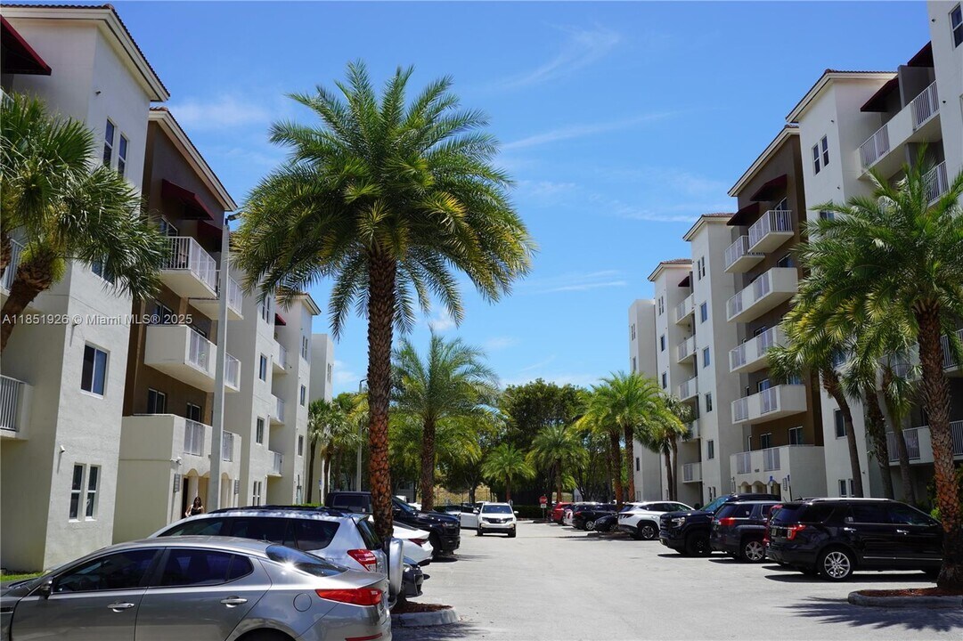 11050 SW 196th St in Miami, FL - Building Photo