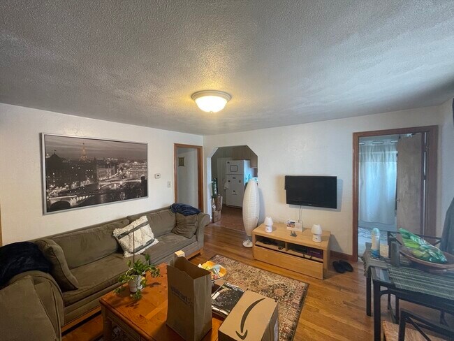 30 Murdock St in Somerville, MA - Building Photo - Building Photo