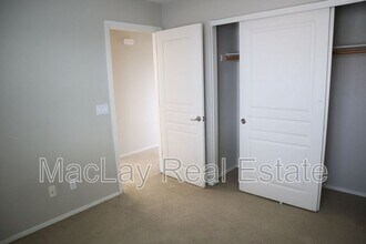 1009 E Iris Dr in Chandler, AZ - Foto de edificio - Building Photo