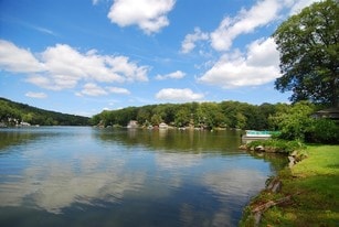 163 Hudson Ave in Hopatcong, NJ - Building Photo