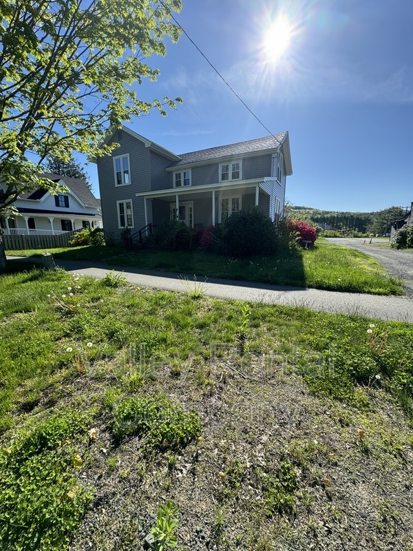 118 N Main St in Sunderland, MA - Building Photo - Building Photo