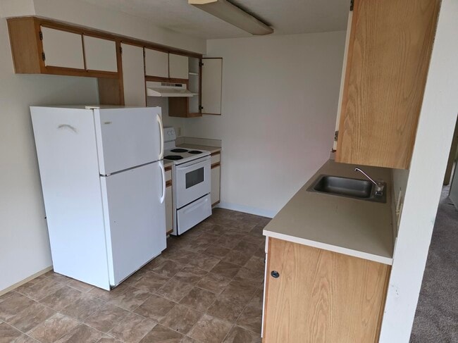 1145 D St, Unit 1145 in Independence, OR - Foto de edificio - Building Photo