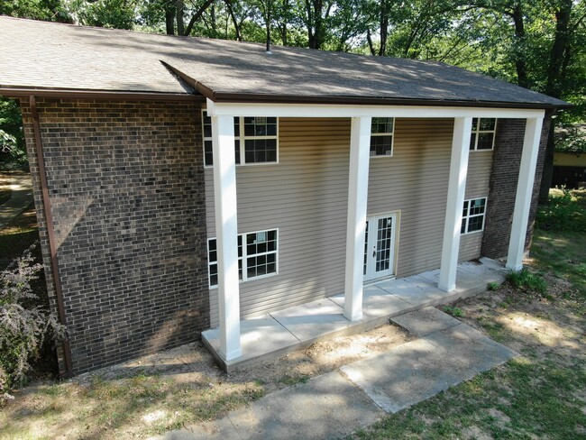 Timber Ridge Townhomes & Apartments in Coloma, MI - Building Photo - Building Photo