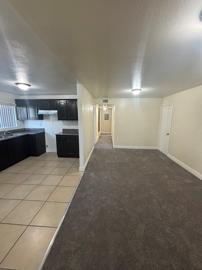 846 E 109th St in Los Angeles, CA - Foto de edificio - Building Photo