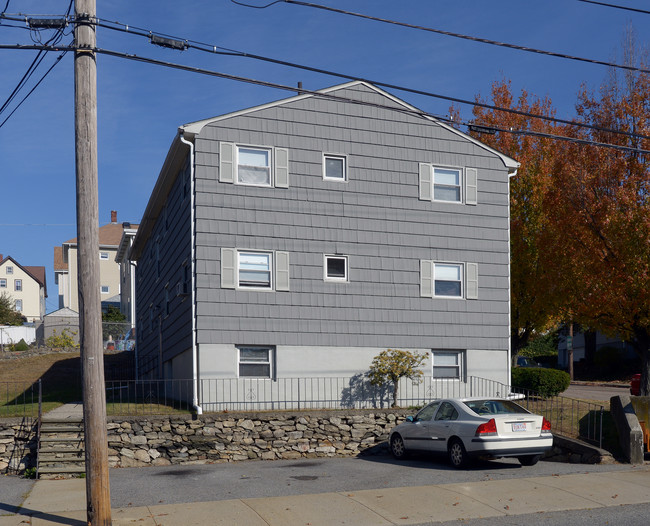 10 Beechwood Ave in Pawtucket, RI - Building Photo - Building Photo