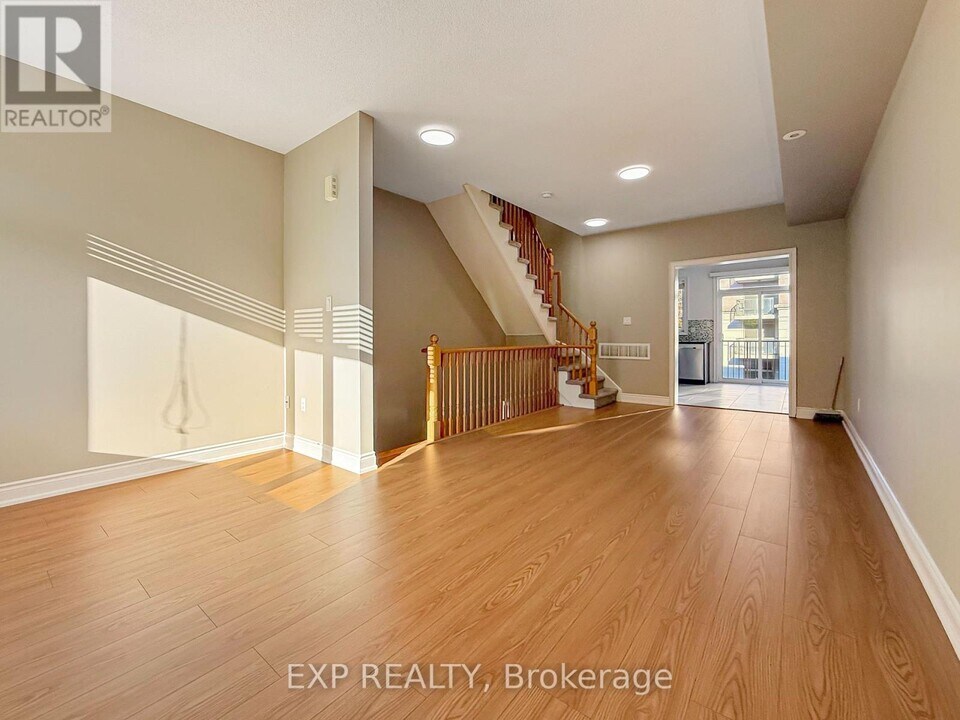 11 Saddlecreek Dr in Markham, ON - Building Photo