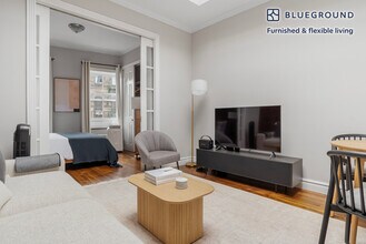 118 Christopher St in New York, NY - Building Photo - Building Photo