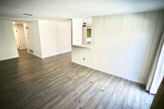 9934 Via Francis in Santee, CA - Foto de edificio - Building Photo